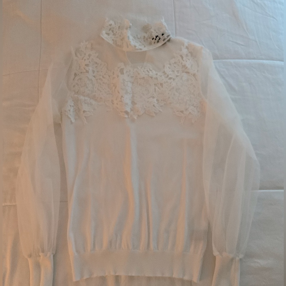 White long sleeve lace and mesh shirt